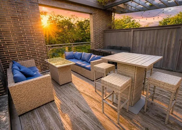 Little Italy 4br Retreat With Optional Parking *