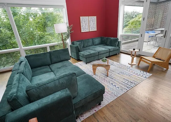 Little Italy 4br Retreat With Optional Parking * Chicago