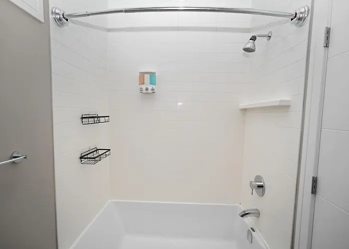 Little Italy 4br Retreat With Optional Parking Apartment *