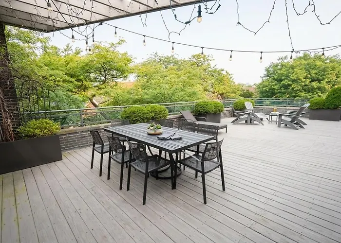 Apartment Little Italy 4br Retreat With Optional Parking *