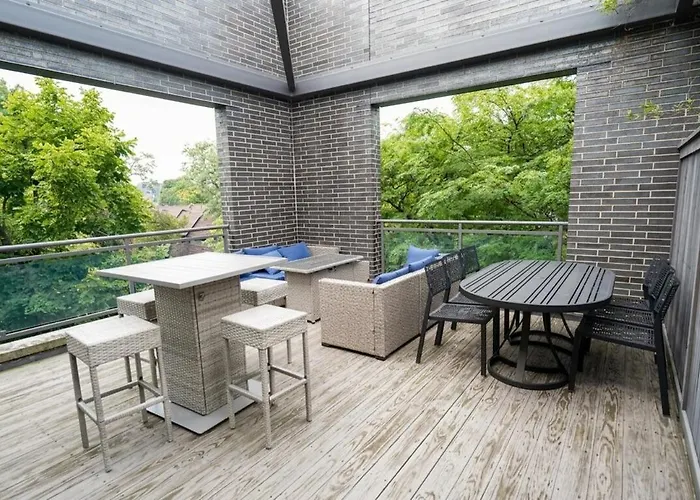 Little Italy 4br Retreat With Optional Parking *