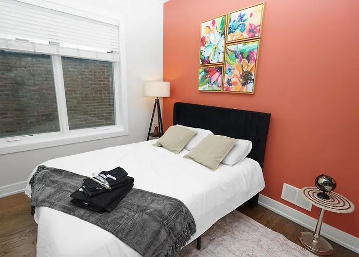 Apartment Little Italy 4br Retreat With Optional Parking