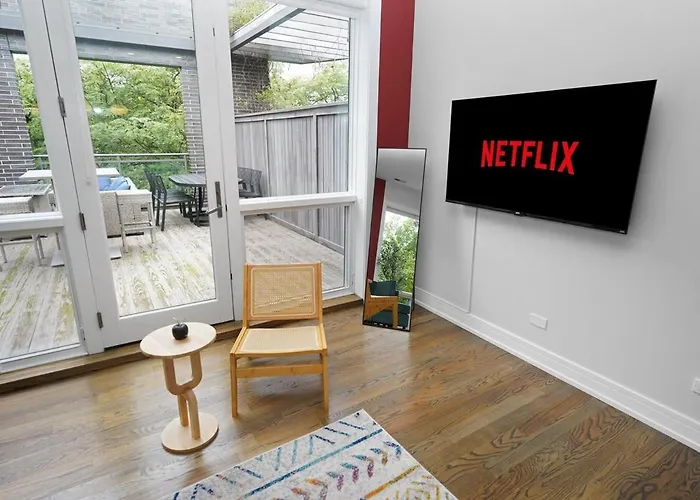 Little Italy 4br Retreat With Optional Parking *