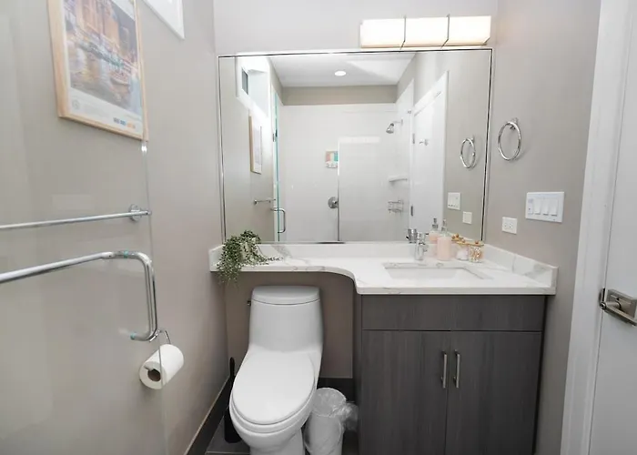 Little Italy 4br Retreat With Optional Parking *